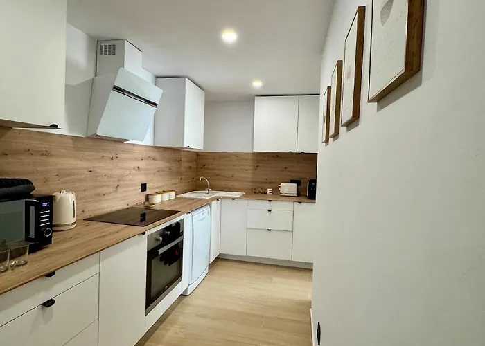 Modern By & Old Town With Pool Διαμέρισμα Εστεπόνα