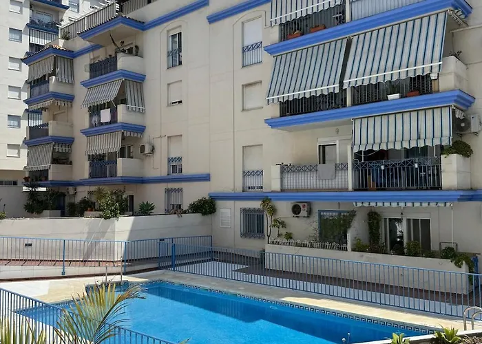 Modern By & Old Town With Pool Διαμέρισμα