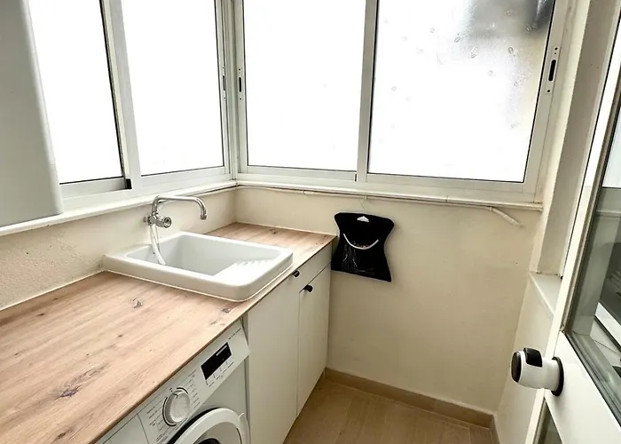 Daire Modern By & Old Town With Pool Estepona