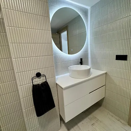 Modern By & Old Town With Pool شقة إِستيبونا